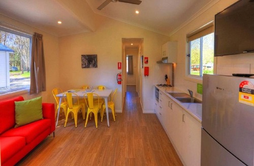 Yea Cabin | Yea Riverside Caravan Park