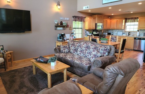 Vian House | Year-around Lake Views, 1 mile to Ramp .