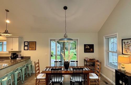 Town of Richmond House | Year-Round Fun at our Like-New Lakeside Retreat!