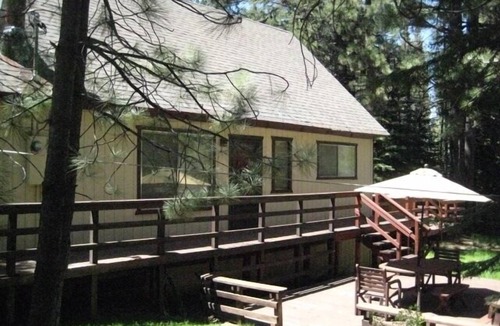 Tahoe Paradise Ski Chalet | Year-Round Lake Tahoe Getaway - Comfortable and Spacious!