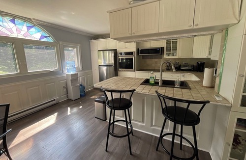 Lyndhurst Cottage | Year Round Lakefront Property On Beautiful Charleston Lake