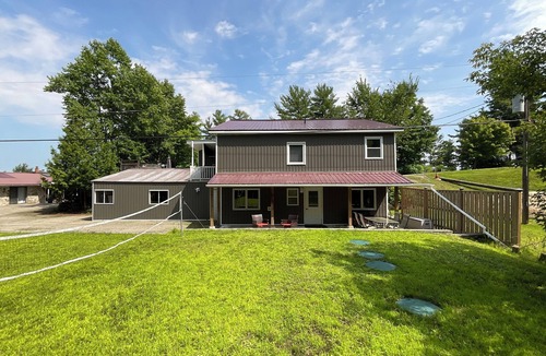 Lyndhurst Cottage | Year Round Lakefront Property On Beautiful Charleston Lake