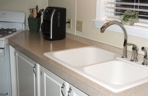 North East House | Year Round Vacation Rental near Erie, PA. Come for the Fishing and Wineries