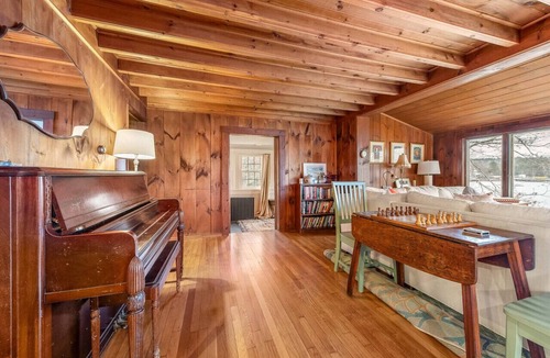 Bayville House | Year-Round Waterfront Cottage