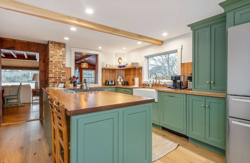 Bayville House | Year-Round Waterfront Cottage