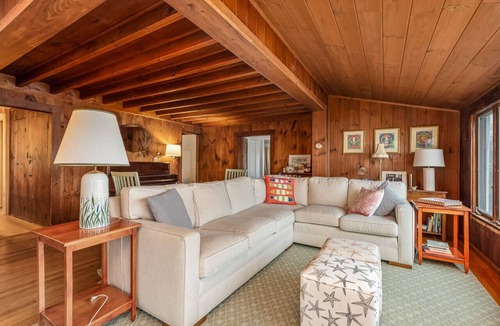 Bayville House | Year-Round Waterfront Cottage