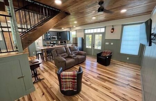 Treloar House | Yeates Schoolhouse, Yeates Schoolhouse Guest Suites