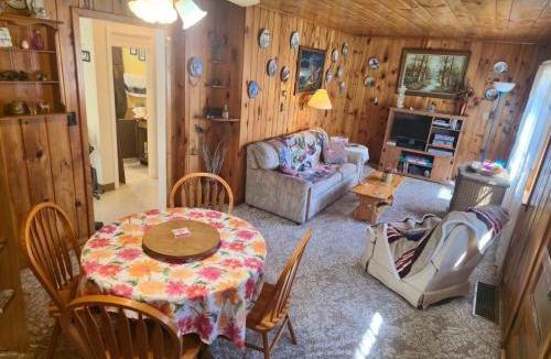 Yellow Lake House | Yellow Barn House