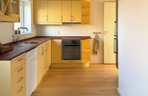 Lokken House | Yellow beach house with sauna and view over Løkken