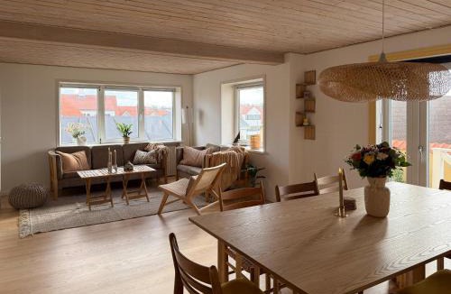 Lokken House | Yellow Beach House With Sauna And View Over Løkken