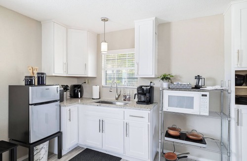 Southside House | Yellow Bell - A Birdy Vacation Rental