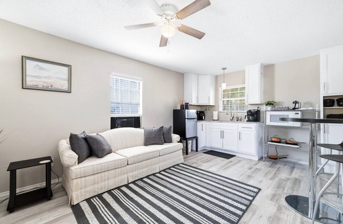Southside House | Yellow Bell - A Birdy Vacation Rental