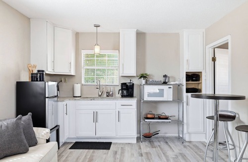 Southside House | Yellow Bell - A Birdy Vacation Rental