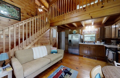 Newport Cabin | Yellow Cabin on the River