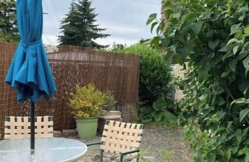 Sequim Cottage | Yellow Cottage!