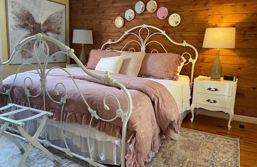 Dahlonega Bed & Breakfast | Yellow Daisy Bed and Breakfast