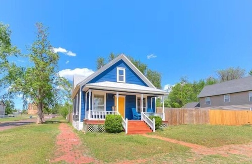Guthrie House | Yellow Door Cozy Cottage