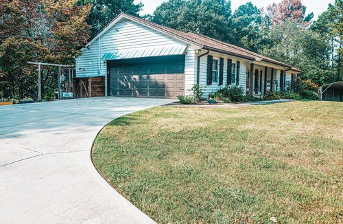 Cliftondale House | Yellow Door Ranch Near Atlanta International Airport