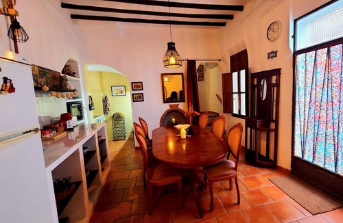 Callosa d' En Sarria House | Yellow House with Wi-Fi and Air Conditioning