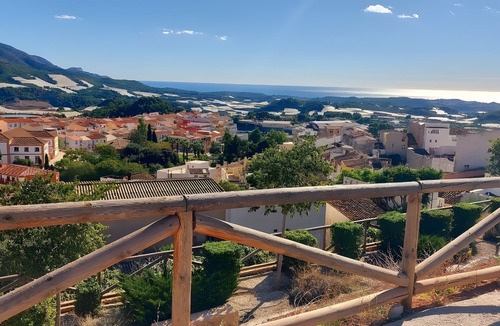 Callosa d' En Sarria House | Yellow House with Wi-Fi and Air Conditioning