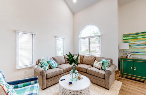 Caine Woods House | Yellow Hurricane