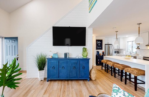 Caine Woods House | Yellow Hurricane