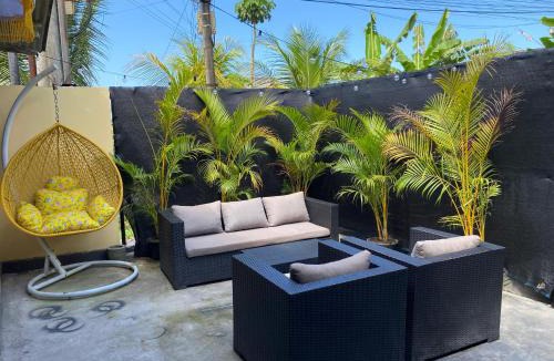 Ungasan Hostel | Yellow Monkey Hostel Uluwatu