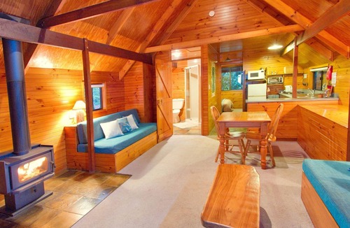 England Creek Cottage | Yellow Robin Cottage: Mt Glorious Getaways