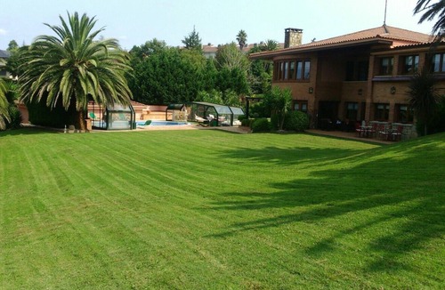 Berreaga-Mendi Villa | YELLOW ROOM WITH TWO BEDS