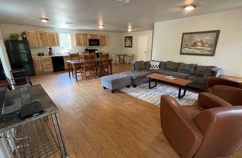 Woden Cabin | Yellow Rose Lodge at Tall Timbers Retreat - Sleeps 12