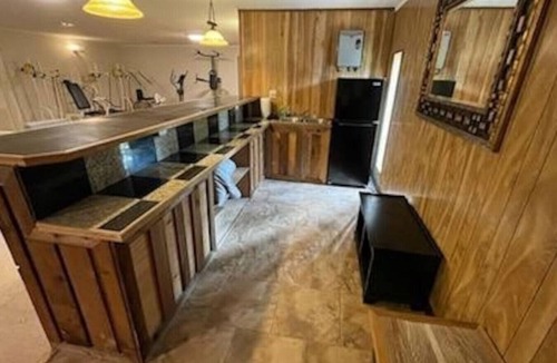 Woden Cabin | Yellow Rose Lodge at Tall Timbers Retreat - Sleeps 12
