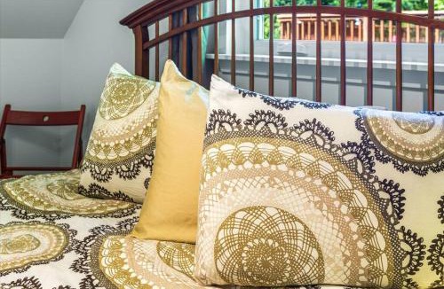 Hoodsport House | Yellow Tail Cabin