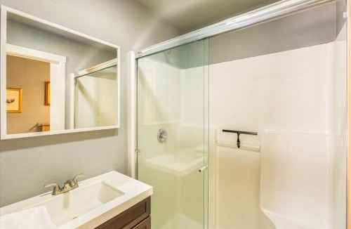 Hoodsport House | Yellow Tail Cabin