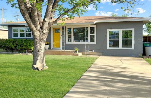 San Angelo House | Yellow Texas Star House next to Goodfellow AFB