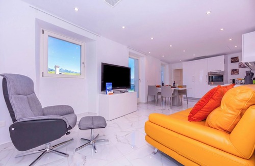 Ronco sopra Ascona Apartment | Yellow view apartment, Ronco sopra Ascona, Switzerland