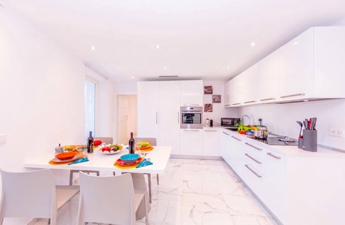 Ronco sopra Ascona Apartment | Yellow view apartment, Ronco sopra Ascona, Switzerland