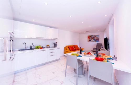 Ronco sopra Ascona Apartment | Yellow view apartment, Ronco sopra Ascona, Switzerland