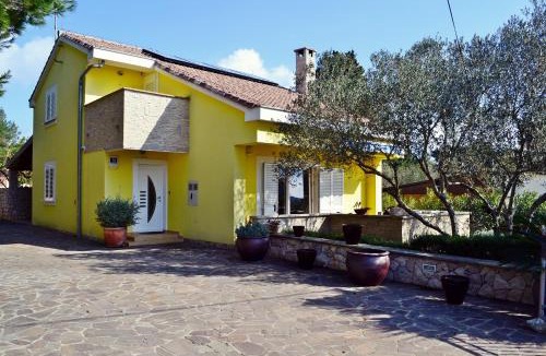 Muline Villa | Yellow Villa