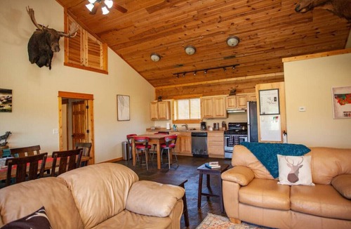 Livingston House | Yellowstone Crest · Yellowstone River frontage