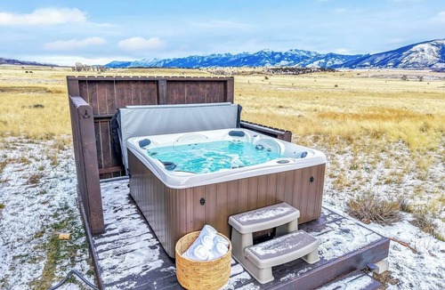 Emigrant House | Yellowstone Fun House | Hot Tub, Game Room + 360° Views