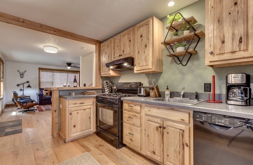 Gardiner House | Yellowstone Lodge