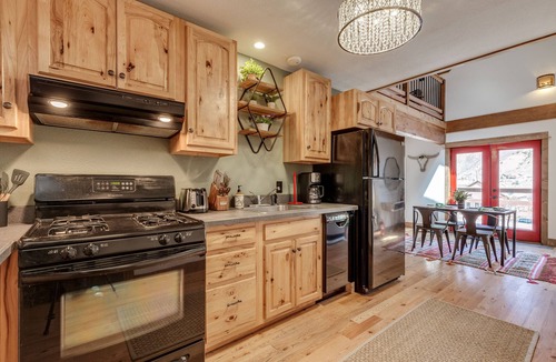 Gardiner House | Yellowstone Lodge