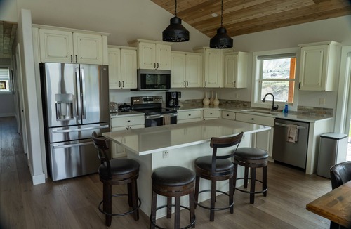 Gardiner Ski Chalet | Yellowstone Park Riverfront Chalet