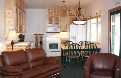 Gardiner Cabin | Yellowstone Park Riverfront Cabins