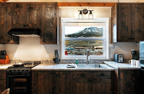 Gardiner Hotel | Yellowstone Riverside Cottages