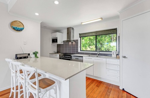 Yaroomba House | Yerranya pet-friendly beach home w pool