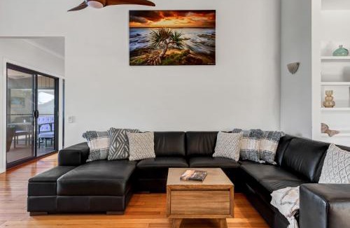 Yaroomba House | Yerranya, pet-friendly beach home w pool