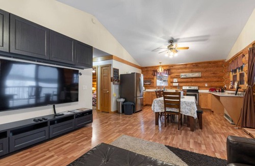 Pittsburg Cabin | YES Snowmobile Trail,3 bdr, Gorgeous