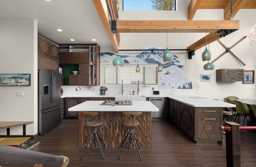 Snoqualmie Pass Ski Chalet | YETI Chalet - Winter & Summer Vacation HOT TUB