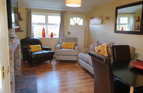 Onneley House | Yew Tree Bungalow, Onneley, Cheshire (Sleeps 4)